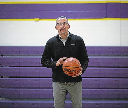 JESSICA LEE / WINNIPEG FREE PRESS



Ron Majors is photographed at the Gordon Bell High School gym on December 20, 2021. He was part of the 1981 championship basketball team.