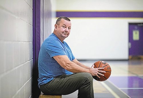 JESSICA LEE / WINNIPEG FREE PRESS



Coach John Benson is photographed at the Gordon Bell High School gym on December 20, 2021. He coached the 1981 championship basketball team.