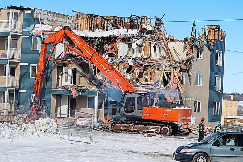 Local demolition crews start to tear down the top floors of Valley View Condominiums, located at 1400 Pacific Ave., on Wednesday morning. The apartment complex endured a massive fire on Sept. 21 that left the entire building uninhabitable. (Kyle Darbyson/The Brandon Sun)