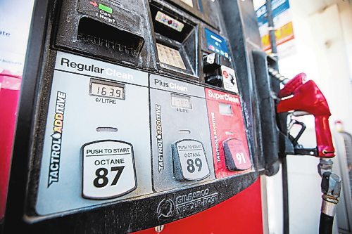 MIKAELA MACKENZIE / WINNIPEG FREE PRESS



Gas prices posted at 163.9 in Winnipeg on Thursday, March 3, 2022. For --- story.

Winnipeg Free Press 2022.