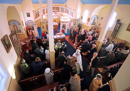 Father Michael Skrumeda presided over the Christmas Mass held at the Ukrainian Orthodox Church of the Holy Ghost in 2015, marking the Orthodox Christmas on the Julian calendar. (Bruce Bumstead/Brandon Sun)