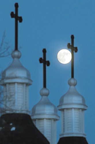 Brandon Sun A full moon rises over the triple spires of the St.Mary's Ukrainian Catholic Church Boxing Day.  (Bruce Bumstead/Brandon Sun)