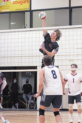 Brandon Sun Assiniboine Cougars Carter Beattie attacks against the Providence Pilots during their Manitoba Colleges Athletic Conference men's volleyball match at ACC on Friday. (Thomas Friesen/The Brandon Sun)