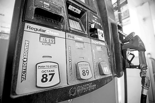 MIKAELA MACKENZIE / WINNIPEG FREE PRESS



Gas prices posted at 163.9 in Winnipeg on Thursday, March 3, 2022. For --- story.

Winnipeg Free Press 2022.