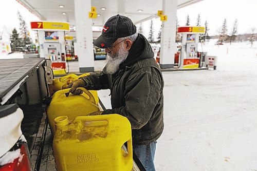 Jim Stewart purchases fuel at the Safeway Gas bar Friday. (Chelsea Kemp/The Brandon Sun)