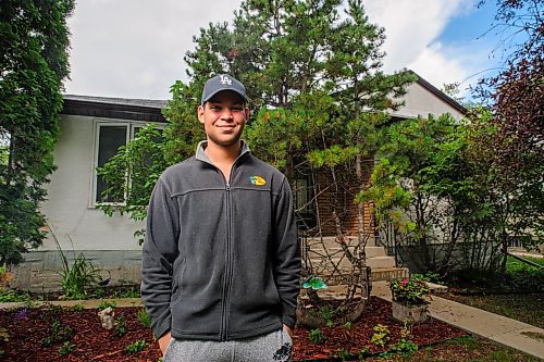 ETHAN CAIRNS / WINNIPEG FREE PRESS

Grayson Nzomwita former RCMP National Youth Advisory Committee member stands outside of his house in Winnipeg, on Wednesday, July 27, 2022. His goal is to become an officer and is currently a student and a Bear Clan Volunteer.