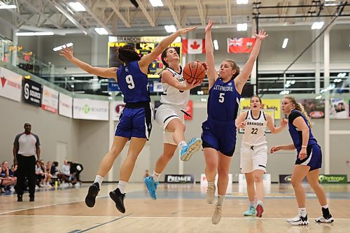 18112022
Chelsea Misskey #6 of the Brandon Bobcats slips between Kyra Collier #9 and Viktoriia Kovalevska #5 of the University of Lethbridge Pronghorns to let off as shot during university women’s basketball action at the BU Healthy Living Centre on Friday evening. (Tim Smith/The Brandon Sun)