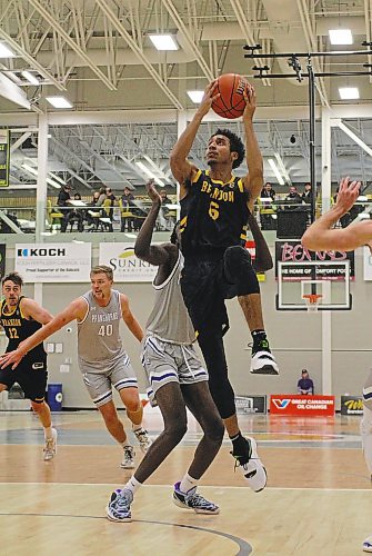 Brandon University Bobcats guard Dominique Dennis drives for a layup against the Lethbridge Pronghorns in their Canada West men's basketball game at the Healthy Living Centre on Saturday. (Thomas Friesen/The Brandon Sun)