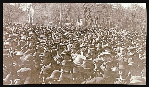 WINNIPEG FREE PRESS ARCHIVES



Winnipeg General Strike 1919

- strikers rally at Victoria Park during the early days of the strike