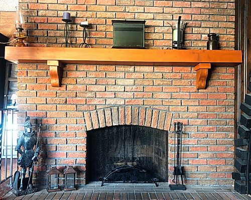 Willy Williamson / Winnipeg Free Press
This fireplace is missing its stockings, but they will be hung with care soon. 