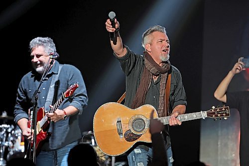 Lonestar revs up the crowd Westoba Place Tuesday evening. (Tim Smith/The Brandon Sun)