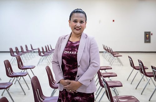 JESSICA LEE / WINNIPEG FREE PRESS

Newly-elected school trustee Ann Evangelista poses for a photo at the Philippine Canadian Centre of Manitoba on November 25, 2022.

Reporter: Maggie Macintosh