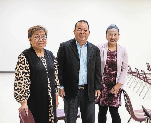 JESSICA LEE / WINNIPEG FREE PRESS

Newly-elected school trustees (from left): Perla Javate, Dante Aviso and Ann Evangelista pose for a photo at the Philippine Canadian Centre of Manitoba on November 25, 2022.

Reporter: Maggie Macintosh