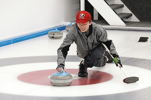 Chris Jones flashes a smile during a game at the Riverview Curling Club. (Lucas Punkari/The Brandon Sun)