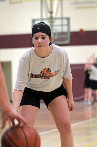 Crocus Plainsmen guard Jorja Luckins defends during a one-on-one drill at varsity girls basketball practice on Wednesday. (Thomas Friesen/The Brandon Sun)