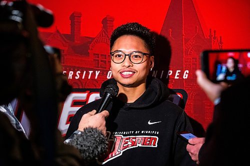 MIKAELA MACKENZIE / WINNIPEG FREE PRESS

Men&#x573; basketball player Shawn Maranan speaks the the media after the 54th Wesmen Classic was announced at the King&#x573; Head Pub in Winnipeg on Wednesday, Dec. 7, 2022. For Mike story.
Winnipeg Free Press 2022.