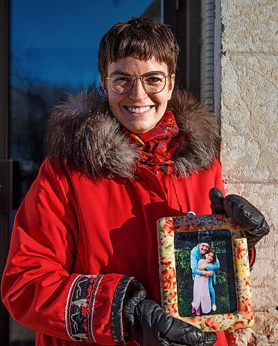MIKE DEAL / WINNIPEG FREE PRESS
Rebecca Hume lost her maternal grandmother, Katherine Hood, last spring, is coping and figuring out how to navigate her first Christmas without her grandmother.
See Sabrina Carnevale story
221207 - Wednesday, December 07, 2022.
