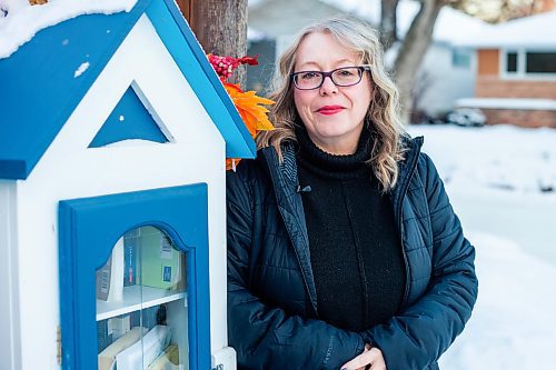 MIKAELA MACKENZIE / WINNIPEG FREE PRESS

Lisa Feyereisen poses for a photo with her little free library on Rossmere Crescent  in Winnipeg on Wednesday, Dec. 7, 2022. For Rachel story.
Winnipeg Free Press 2022.