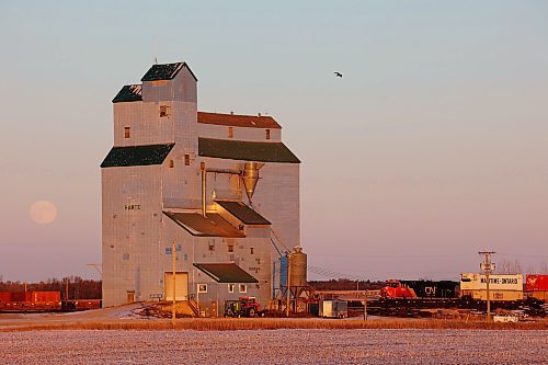07122022
December's full moon, known as the cold moon, long night moon, or moon before Yule, rises to the northeast behind the Harte elevator in western Manitoba as a CN train passes by on a crisp and clear late Wednesday afternoon.  (Tim Smith/The Brandon Sun)