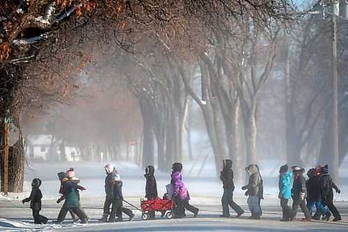 07122022
Students cross a street in Boissevain while walking across town on a cold and windy Wednesday.    (Tim Smith/The Brandon Sun)