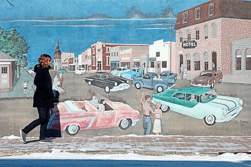 07122022
A woman passes in front of the mural outside Hazlewood Drugs in Boissevain on a cold and windy Wednesday.    (Tim Smith/The Brandon Sun)