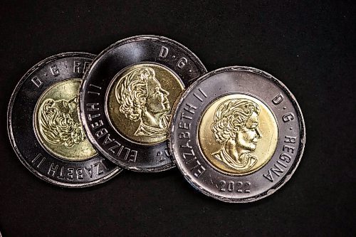 MIKAELA MACKENZIE / WINNIPEG FREE PRESS

A new two dollar coin commemorating Queen Elizabeth at the Royal Canadian Mint in Winnipeg on Thursday, Dec. 8, 2022. For Shauna story.
Winnipeg Free Press 2022.