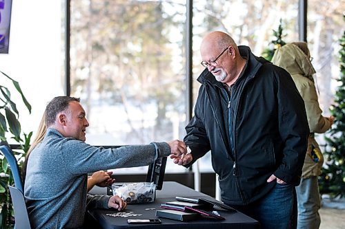 MIKAELA MACKENZIE / WINNIPEG FREE PRESS

Don Condie exchanges money for a new two dollar coin commemorating Queen Elizabeth at the Royal Canadian Mint in Winnipeg on Thursday, Dec. 8, 2022. For Shauna story.
Winnipeg Free Press 2022.