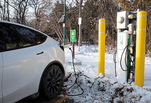 JESSICA LEE / WINNIPEG FREE PRESS

The electric charging station, which is connected to a Tesla, is photographed at Assiniboine Park on November 21, 2022. 

Reporter: Gabrielle Piche