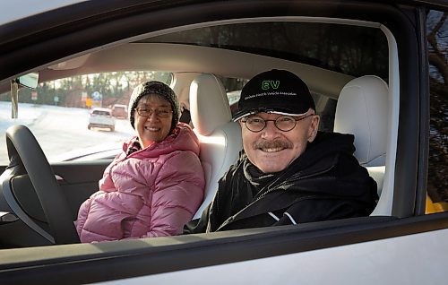 JESSICA LEE / WINNIPEG FREE PRESS

Robert Elms (in black) and friend, Lois Bergen, are photographed in their Tesla at Assiniboine Park on November 21, 2022. 

Reporter: Gabrielle Piche