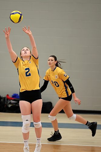 Carly Thomson, left, is adjusting to the Canada West game after a year in the ACAC. Keely Anderson (10) is second in the country with .79 aces per set. 
(Tim Smith/The Brandon Sun)