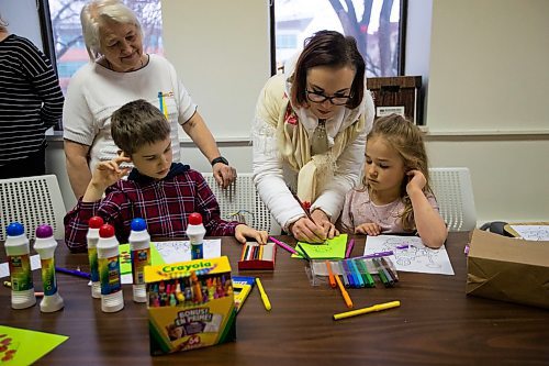 Daniel Crump / Winnipeg Free Press. Angelina Lelisova (middle) takes part in arts and crafts with her kids Mark Lelisova and Elza Lelisova at a Christmas event for recently arrived Ukrainian kids at Oseredok Ukrainian Cultural and Educational Centre. December 10, 2022.