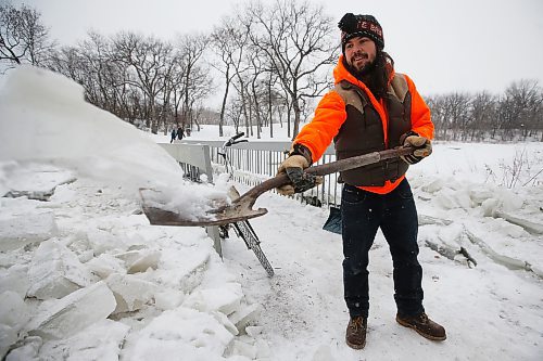 JOHN WOODS / WINNIPEG FREE PRESS

Brad Hignell and another resident of Wolseley shovelled the snow and ice from Omand&#x2019;s Creek after the city closed it to pedestrians in Winnipeg Sunday, December 15, 2019. 



Reporter: Solomon