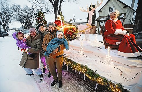 JOHN WOODS / WINNIPEG FREE PRESS
Terry, Crystal and their child River, left, and Mike and his child Lena Currie pose with Santa and Mrs Claus as they visited Clifton St in the West End and waved to the residents Sunday, December 11, 2022.
Re: standup?