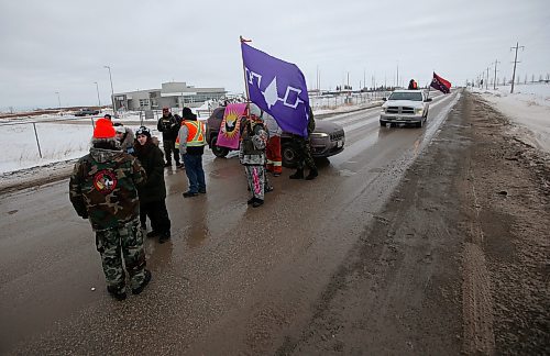 JOHN WOODS / WINNIPEG FREE PRESS
Friends and family of MMIWG close down Brady Road and the entrance to the Brady Road landfill Sunday, December 11, 2022. The group is calling the closure of the landfill so that it can be searched for missing people.

Re: kitching