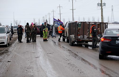 JOHN WOODS / WINNIPEG FREE PRESS
Vehicles are turned around as friends and family of MMIWG close down Brady Road and the entrance to the Brady Road landfill Sunday, December 11, 2022. The group is calling the closure of the landfill so that it can be searched for missing people.

Re: kitching