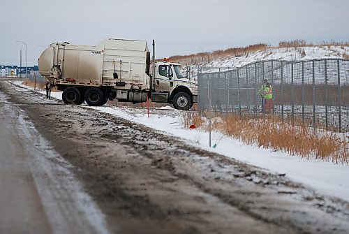 JOHN WOODS / WINNIPEG FREE PRESS
A city truck is let in a side entrance as friends and family of MMIWG close down Brady Road and the entrance to the Brady Road landfill Sunday, December 11, 2022. The group is calling the closure of the landfill so that it can be searched for missing people.

Re: kitching