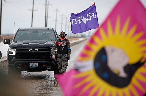JOHN WOODS / WINNIPEG FREE PRESS
Vehicles are turned around as friends and family of MMIWG close down Brady Road and the entrance to the Brady Road landfill Sunday, December 11, 2022. The group is calling the closure of the landfill so that it can be searched for missing people.

Re: kitching