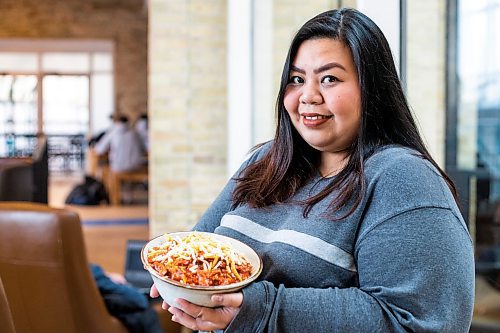 MIKAELA MACKENZIE / WINNIPEG FREE PRESS

Jennie A Ramos poses for a photo with her Filipino spaghetti for a global Christmas in Winnipeg on Friday, Dec. 9, 2022. For AV Kitching story.
Winnipeg Free Press 2022.