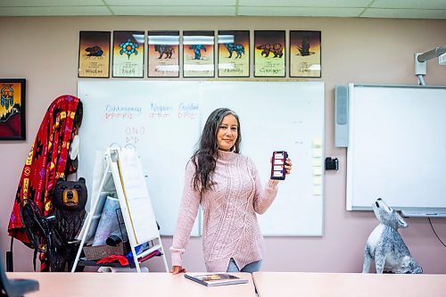 MIKAELA MACKENZIE / WINNIPEG FREE PRESS

Jennifer Lamoureux, divisional teacher team leader for Indigenous Education in Seven Oaks, poses for a portrait with the new language app in the Indigenous education room at Riverbend Community School in Winnipeg on Monday, Dec. 12, 2022. For Maggie story.
Winnipeg Free Press 2022.