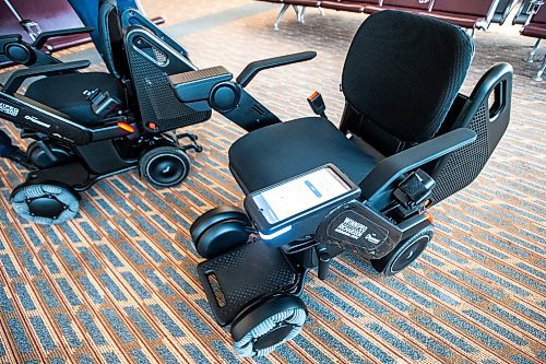 MIKAELA MACKENZIE / WINNIPEG FREE PRESS
The new self-driving wheelchairs, developed by Winnipeg mobility equipment company Scootaround and Japanese firm WHILL Inc., are the first of their kind to be used in a North America
airport.