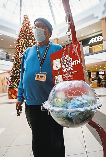 JOHN WOODS / WINNIPEG FREE PRESS
Volunteer Darryl Peacock gives his time to man the Salvation Army Christmas fundraising kettle at Polo Park shopping centre Tuesday, December 13, 2022. 

Re: ?