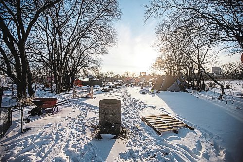 MIKAELA MACKENZIE / WINNIPEG FREE PRESS

An encampment, where a fire recently burned down one of the tents, on Higgins in Winnipeg on Monday, Dec. 5, 2022. For Katie May story.
Winnipeg Free Press 2022.