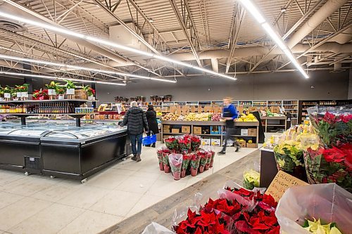 MIKAELA MACKENZIE / WINNIPEG FREE PRESS

Vic&#x573; Market in its new location on Pembina in Winnipeg on Tuesday, Dec. 13, 2022. For Dave Sanderson story.
Winnipeg Free Press 2022.