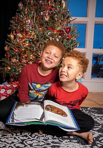 JESSICA LEE / WINNIPEG FREE PRESS

Alexander Heather, 7, (right) and Stewart Heather, 9, read children&#x2019;s books in Winnipeg on December 12, 2022.

Reporter: ?