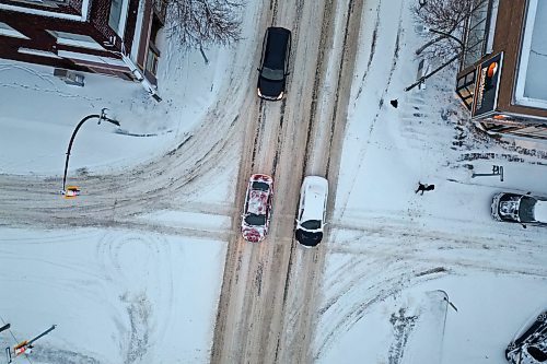 14122022
A pedestrian crosses Rosser Avenue as freshly fallen snow blankets downtown Brandon on Wednesday morning.
(Tim Smith/The Brandon Sun)defaultdefault