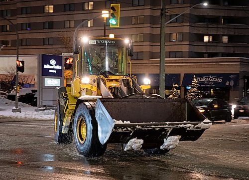 JESSICA LEE / WINNIPEG FREE PRESS

Snow plows are photographed at Wellington Ave and Berry St on December 14, 2022.

Reporter: ?