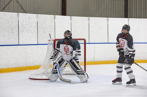 JESSICA LEE / WINNIPEG FREE PRESS

Glenlawn Collegiate goalie Jovi Wozny is photographed on December 14, 2022 during a game against Miles Macdonell Collegiate at Gateway Recreation Centre.

Reporter: Taylor Allen