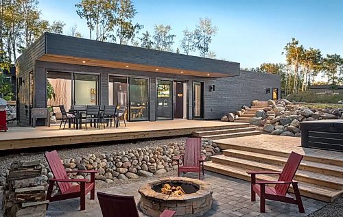 Den 12 near Riding Mountain National Park features a fireplace, outdoor fire pit, heated floors, AC, private outdoor hot tub and a large deck all wrapped in a contemporary cabin vibe. (Winnipeg Free Press Files)