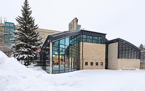 RUTH BONNEVILLE / WINNIPEG FREE PRESS 

LOCAL - Opening Treaty centre at Forks

Treaty Commissioner, Loretta Ross, along with many supporters officially opened the doors to Manitoba&#x573; Agowiidiwinan Centre at The Forks Thursday. 


See reporter's story.
 
Dec 15th,  2022