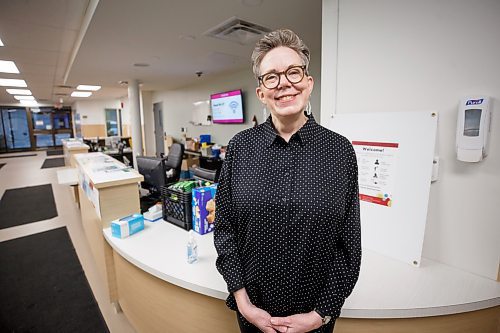 MIKE DEAL / WINNIPEG FREE PRESS
Kim Bailey, Director, Prevention Testing and Wellness at Nine Circles Community Health Centre, during a tour of the Pit Stop at 705 Broadway.
See Katrina Clarke story
221215 - Thursday, December 15, 2022.